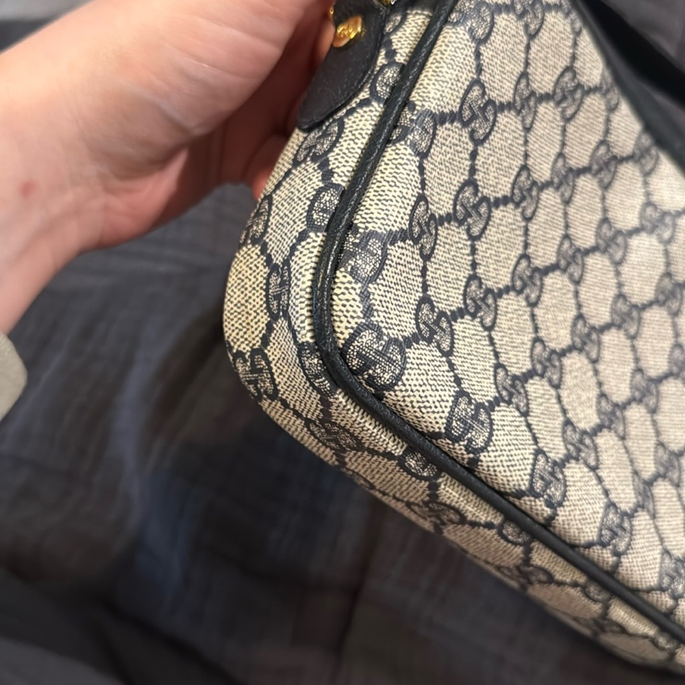 Vintage Gucci Crossbody Camera Bag - Picture 17 of 17